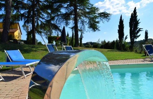 Vinci House | Holiday Home in Tuscany with Pool & Garden