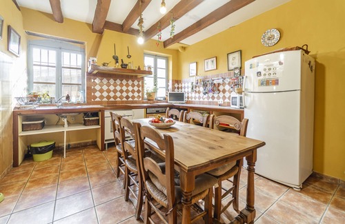 Campo de Cuellar House | Holiday Home 'Laguna Herrera' with Private Pool, Private Garden and Wi-Fi