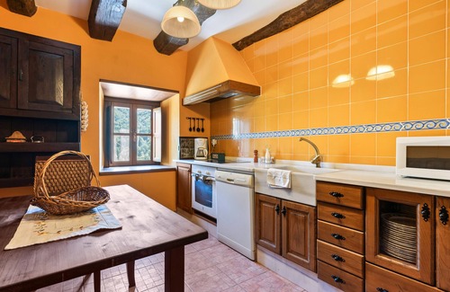 Villacibran House | Holiday Home 'Lago Gabriel' with Mountain View, Private Terrace and Wi-Fi