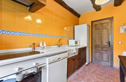 Villacibran House | Holiday Home 'Lago Gabriel' with Mountain View, Private Terrace and Wi-Fi