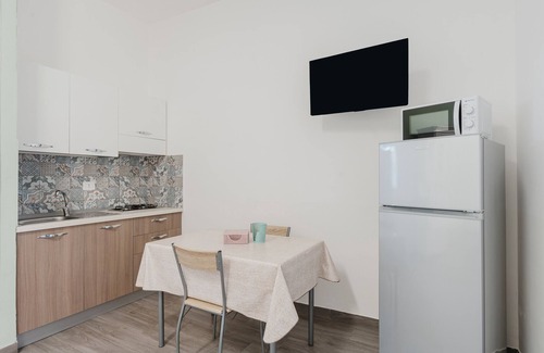 Mazara del Vallo Apartment | Holiday Home 'La Perla Di Mare - Gemma' with Shared Pool, Wi-Fi and Air Conditioning