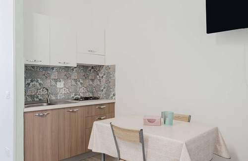 Mazara del Vallo Apartment | Holiday Home 'La Perla Di Mare - Gemma' with Shared Pool, Wi-Fi and Air Conditioning