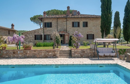Radda in Chianti House | Holiday home 'La Colonica nel Chianti Sopra' with shared pool and garden & WiFi