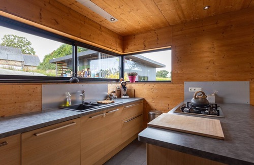 Gommenec'h House | Holiday Home 'La Cafoutche X X L' with Private Terrace, Shared Garden and Wi-Fi