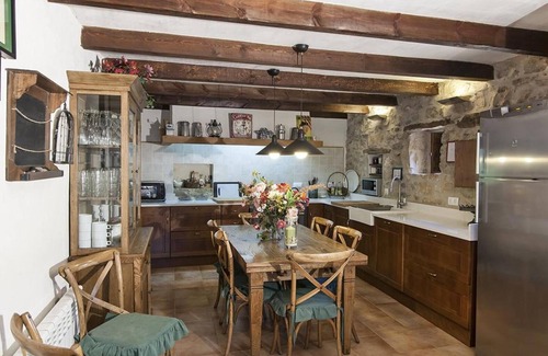 Culla House | Holiday Home 'La Covarxella' with Mountain View, Private Pool and Wi-Fi