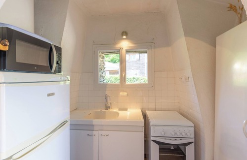 Gravieres Cottage | Holiday Home 'La Magnannerie' with Mountain View, Shared Pool and Air Conditioning