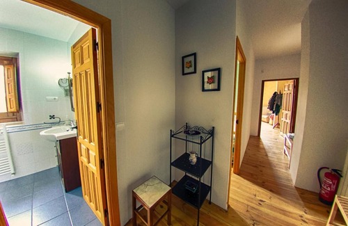 Morcuera House | Holiday Home 'La Plazuela' with Mountain View, Shared Garden and Wi-Fi