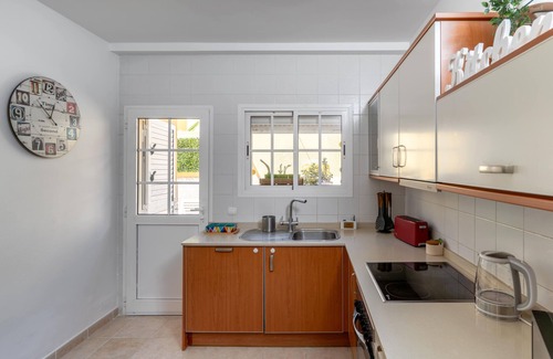 Maspalomas House | Holiday Home 'Las Velas 37' with Shared Pool, Wi-Fi