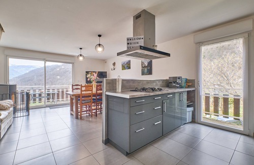 Sechilienne Apartment | Holiday Home 'Le Bien-être De La Nature' with Mountain View, Private Terrace and Wi-Fi