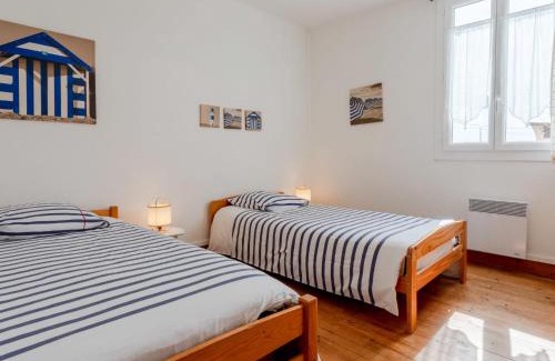 Anneville-sur-Mer House | Holiday Home Les Cordylines by Interhome