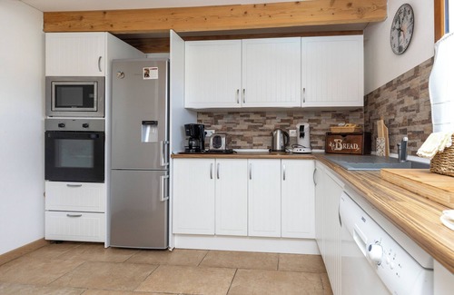 Tosse House | Holiday Home 'Maison Pour 6 Personnes' with Pool, Terrace & Wi-Fi