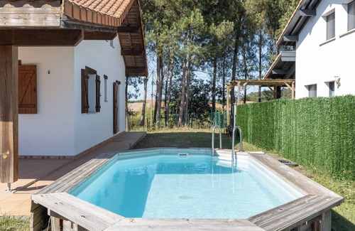 Tosse House | Holiday Home 'Maison Pour 6 Personnes' with Pool, Terrace & Wi-Fi