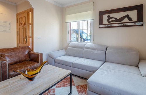 Alicante House | Holiday Home 'Mar De Ilusiones' with Wi-Fi and Air Conditioning