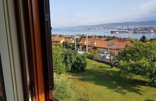 Muggia House | Holiday Home "Mare e Lavanda" with Sea View, Private Garden & Wi-Fi