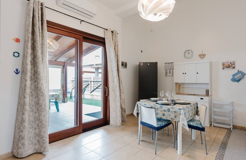 Cornino House | Holiday Home 'Marettimo Cornino' with Sea View, Wi-Fi and Air Conditioning