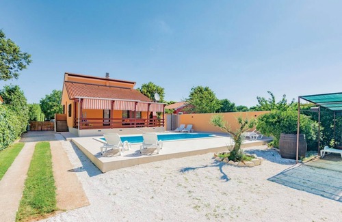 Jadreski House | Holiday home "MARLENA" relaxing house with pool
