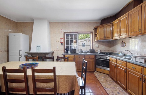 Arouca House | Holiday Home 'Martins House T4' with Mountain View, Wi-Fi and Air Conditioning