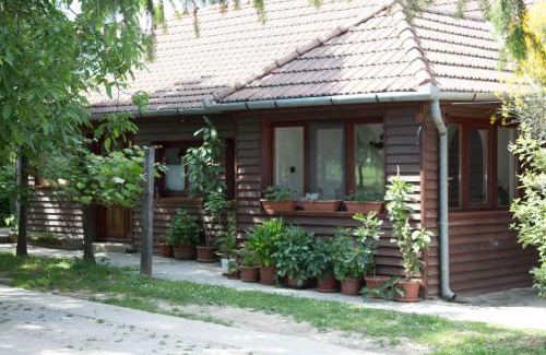 Merenye House | Holiday Home Melinda