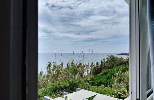 Ag. Georgios House | Holiday Home 'Myrto' with Sea View, Private Terrace and Air Conditioning