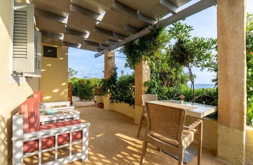 Ag. Georgios House | Holiday Home 'Myrto' with Sea View, Private Terrace and Air Conditioning