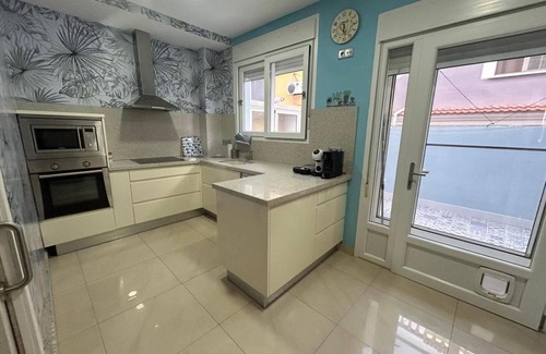 Cullera House | Holiday Home 'Nacaren Cullera' with Mountain View, Wi-Fi and Air Conditioning