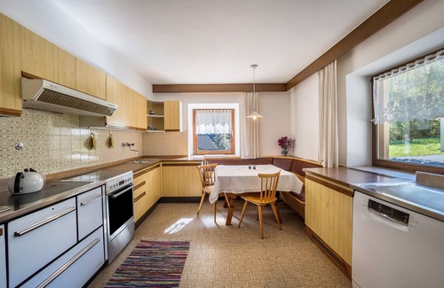 Selva dei Molini House | Holiday Home 'Oberschneider' with Mountain View, Private Garden and Wi-Fi