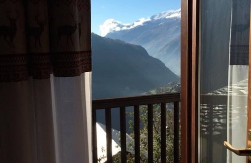 Perloz House | Holiday Home 'Perruchon' with Mountain View, Shared Terrace and Shared Garden