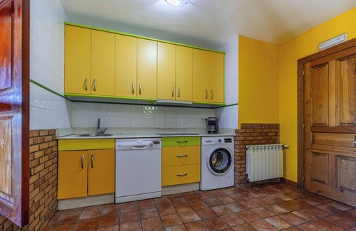 Isla House | Holiday Home 'Posada Paraso Iris' with Mountain View, Private Garden and Wi-Fi