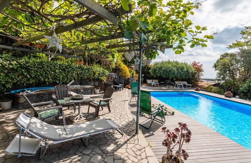 Viagrande House | Holiday Home 'Queen Etna - Beautiful Pool' with Sea View, Wi-Fi and Air Conditioning