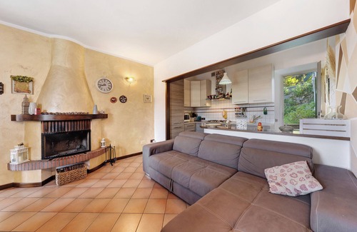 Avegno House | Holiday Home 'Rebecca's Home' with Mountain View, Private Garden and Wi-Fi