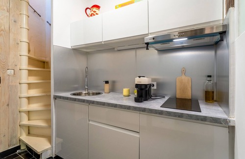Eyragues House | Holiday Home 'Rooftop Terrace in Provence' with Private Terrace, Wi-Fi and Air Conditioning