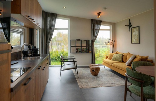 Sint Nicolaasga House | Holiday home surrounded by water and forest