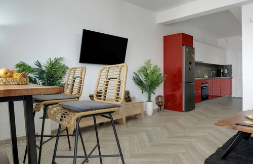 Vourvoulos House | Holiday Home 'Santoneta Villa Imerovigli' with Sea View, Wi-Fi and Air Conditioning