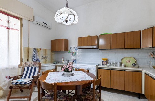 Oristano Historic Centre House | Holiday Home 'Sartiglia Domu' with Private Terrace, Wi-Fi and Air Conditioning