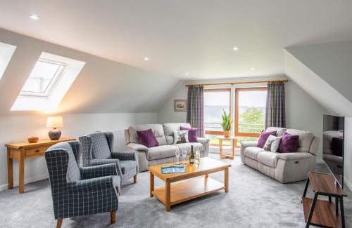Drumnadrochit House | Holiday Home Springbank Lodge by Interhome
