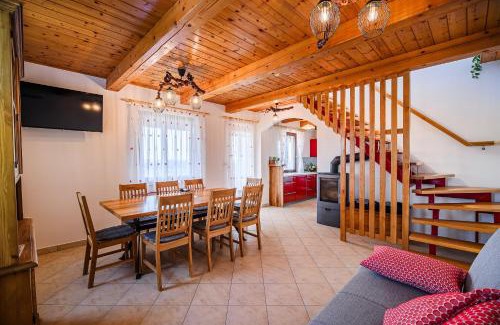 Krsko House | Holiday Home Sunny at vineyard