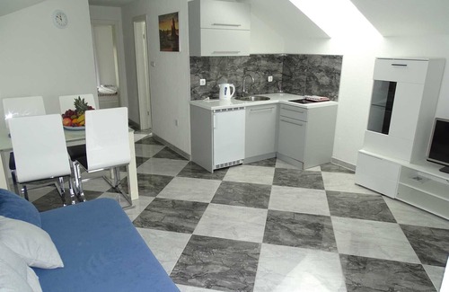 Maslenica Ski Chalet | Holiday home Viktoria with large swimming pool and partial seaview