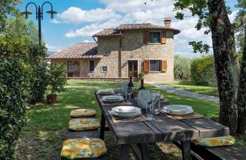Radda in Chianti House | Holiday Home Villa del Poggio by Interhome