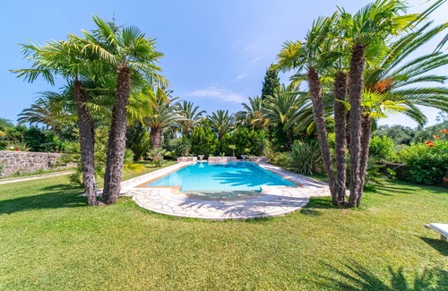 Gouvia House | Holiday Home 'Villa Atalanti' with Private Pool, Wi-Fi and Air Conditioning