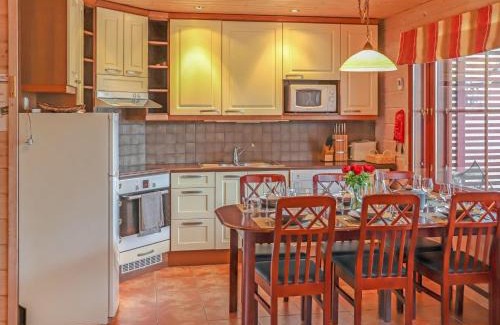 Akaslompolo House | Holiday Home Villa hytönen 1 by Interhome