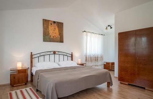 Makovci House | Holiday Home Villa Malini by Interhome