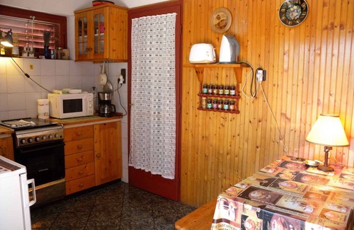 Balatonalmadi House | Holiday home with garden and billiards