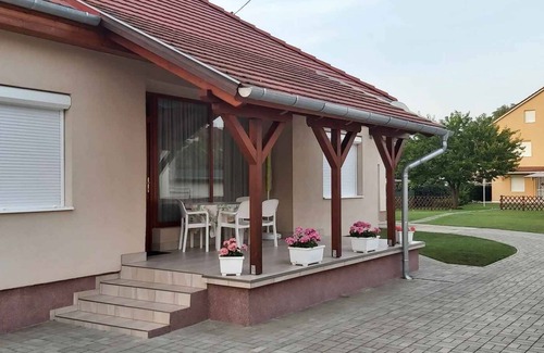 Balatonboglar House | Holiday home with barbecue and Wi-Fi