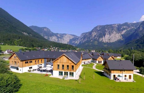 Obertraun House | Holiday home with indoor pool, spa, children's playground and a private sauna in the holiday village