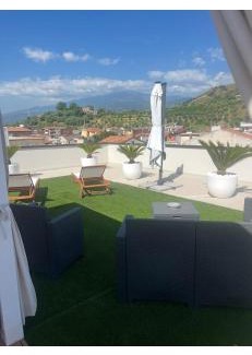 Calatabiano Apartment | Holiday house ice honey