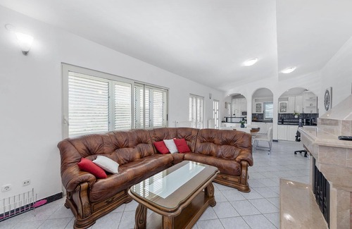 Neoric House | Holiday house Neoric for 1 - 12 persons with 5 bedrooms - Holiday house