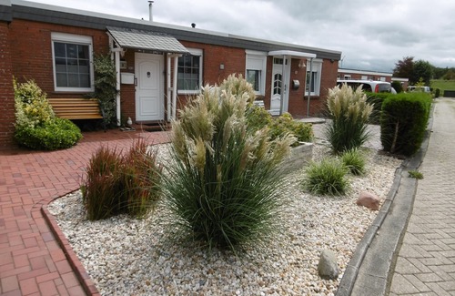 Dornumersiel House | HOLIDAY HOUSE "NORDSEESCHOLLE6" right on the dike - dog welcome-WiFi free of charge