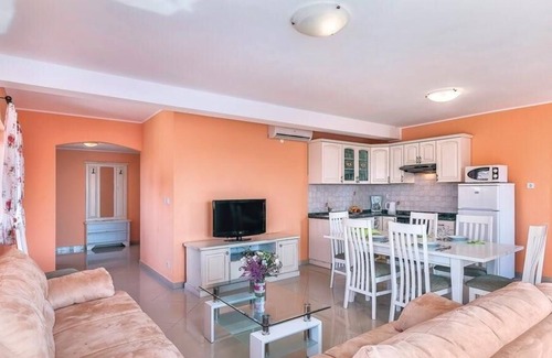 Orihi House | Holiday house Orihi for 12 - 14 persons with 4 bedrooms - Holiday home