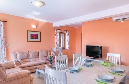 Orihi House | Holiday house Orihi for 12 - 14 persons with 4 bedrooms - Holiday home