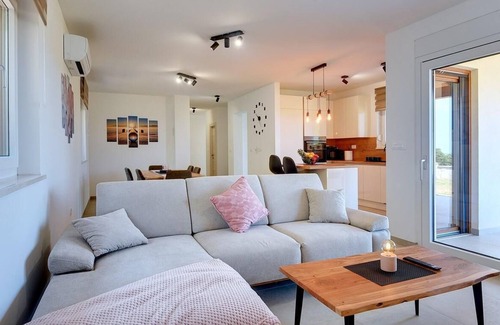 Valtura House | Holiday house Pula for 1 - 6 persons with 3 bedrooms - Holiday home